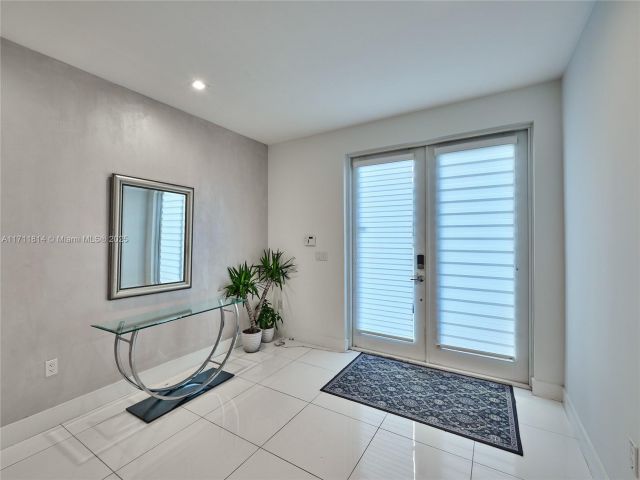 Продажа дома по адресу 6308 NW 104th Path 6308 - фото 5585130