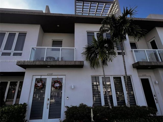 Продажа дома по адресу 6308 NW 104th Path 6308 - фото 5585132