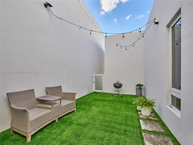 Продажа дома по адресу 6308 NW 104th Path 6308 - фото 5585133