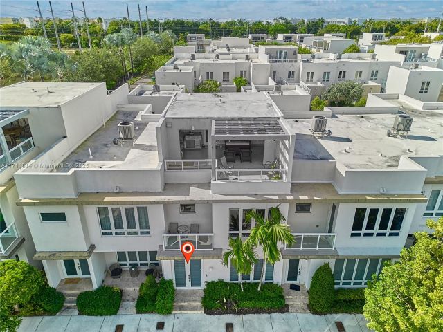 Продажа дома по адресу 6308 NW 104th Path 6308 - фото 5585136