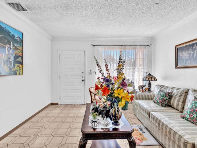 Продажа дома по адресу 2347 SW 18th St - фото 5970755