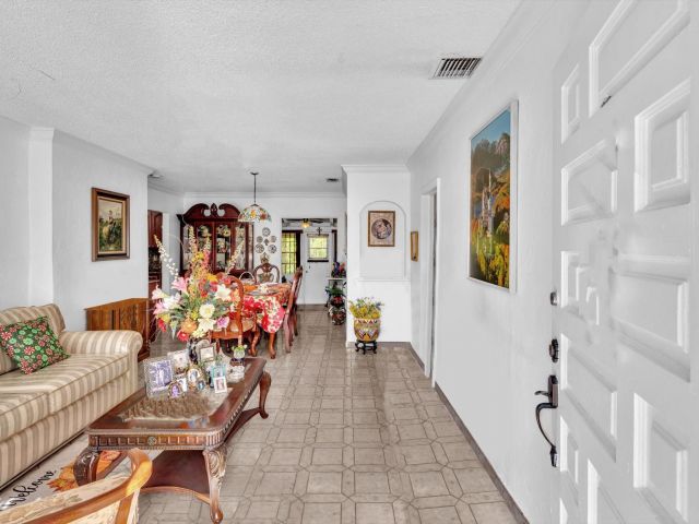 Продажа дома по адресу 2347 SW 18th St - фото 5970760