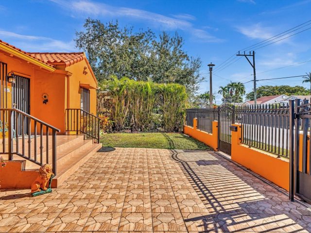 Продажа дома по адресу 2347 SW 18th St - фото 5970762