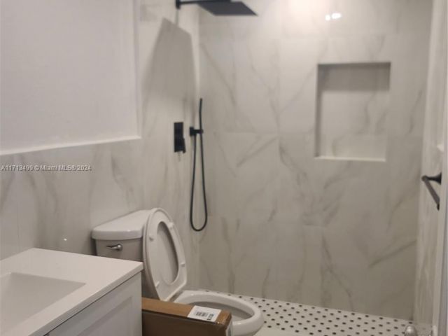 Продажа дома по адресу 1041 NW 32nd Pl - фото 6075638