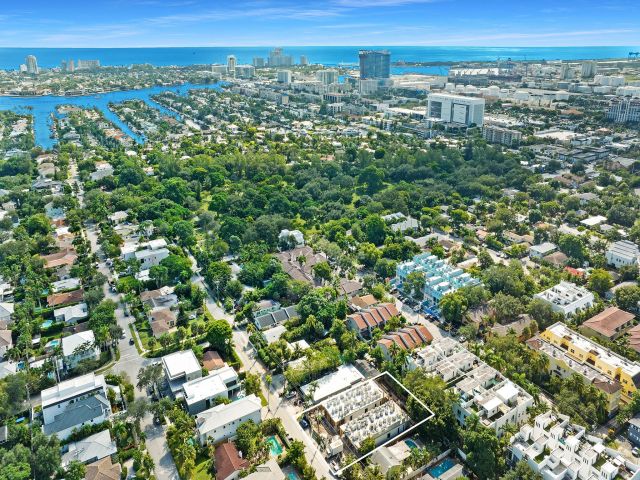 Продажа дома по адресу 808 SE 12th Street 808 - фото 5760491