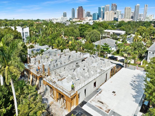 Продажа дома по адресу 808 SE 12th Street 808 - фото 5760495