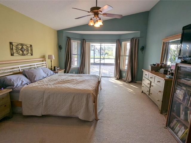 Продажа дома по адресу 760 SW 190th Ave - фото 6100510