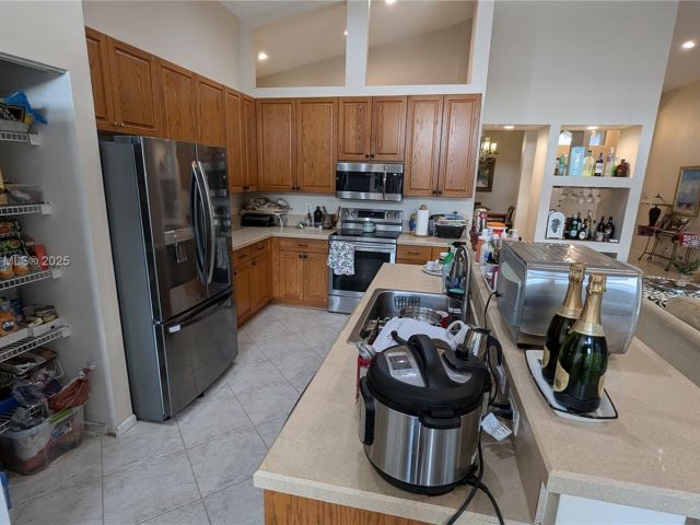 Продажа дома по адресу 760 SW 190th Ave - фото 6100515