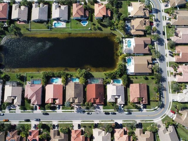 Продажа дома по адресу 760 SW 190th Ave - фото 6100522