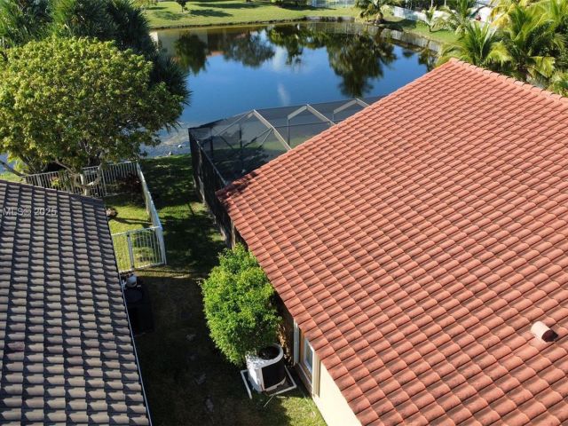 Продажа дома по адресу 760 SW 190th Ave - фото 6100523