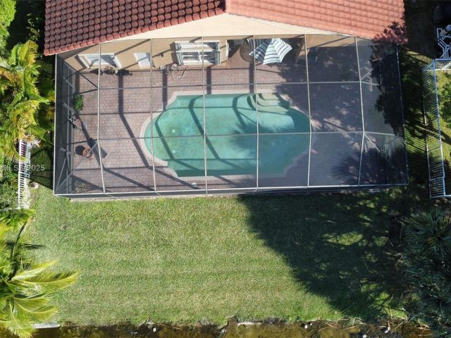 Продажа дома по адресу 760 SW 190th Ave - фото 6100524