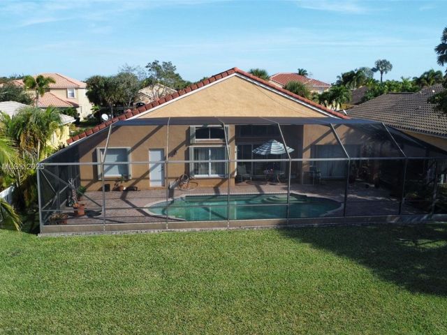 Продажа дома по адресу 760 SW 190th Ave - фото 6100525