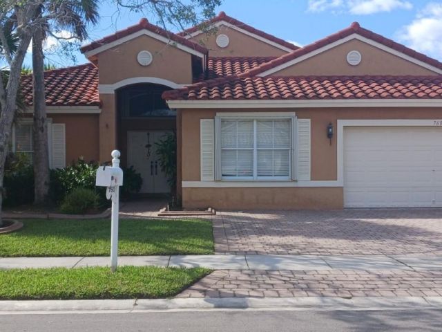 Продажа дома по адресу 760 SW 190th Ave - фото 6100528