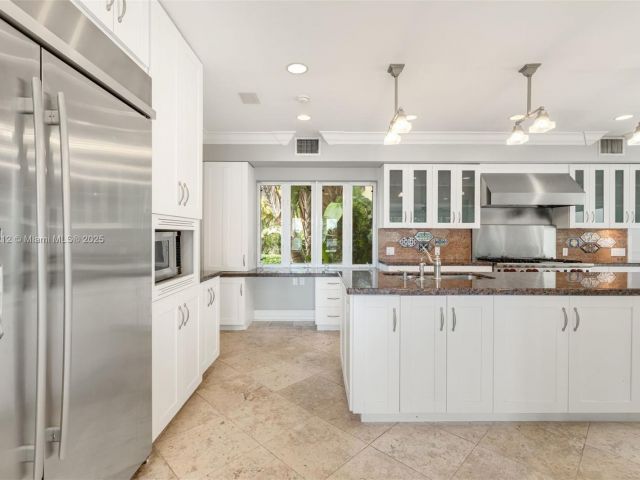 Продажа дома по адресу 11 E Rivo Alto Dr - фото 6618920