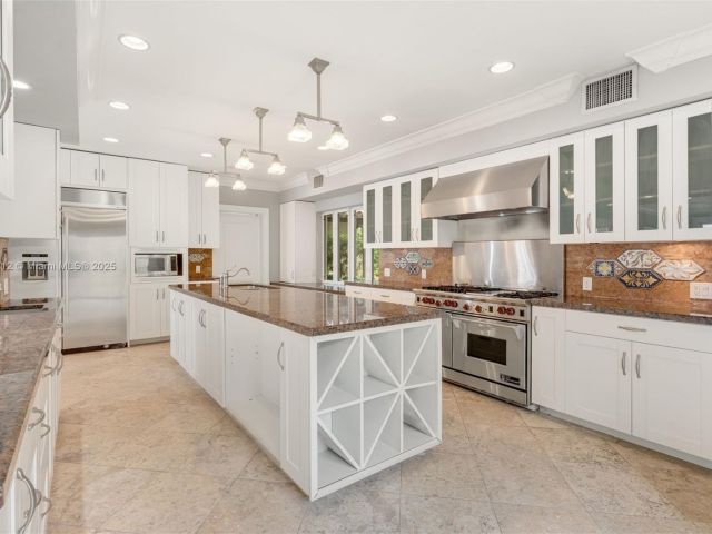 Продажа дома по адресу 11 E Rivo Alto Dr - фото 6618921