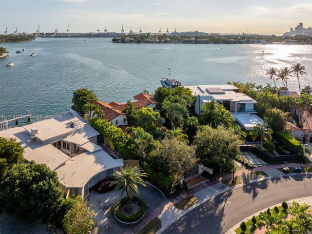 Продажа дома по адресу 11 E Rivo Alto Dr - фото 6618933