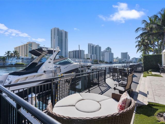 Дом в аренду по адресу 1555 Windjammer Way - фото 5711356