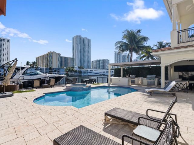 Дом в аренду по адресу 1555 Windjammer Way - фото 5711360