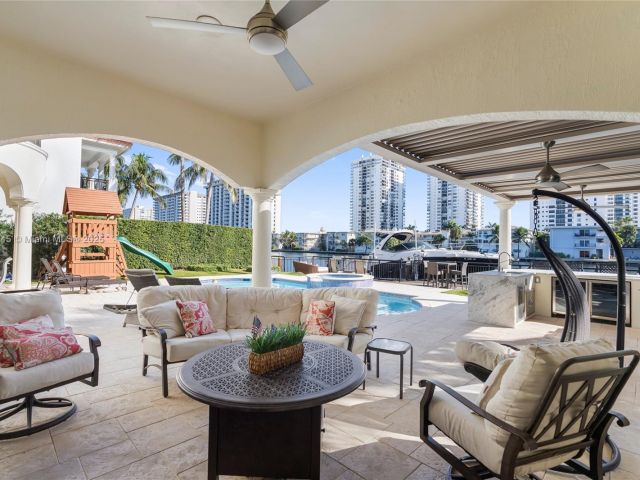 Дом в аренду по адресу 1555 Windjammer Way - фото 5711364