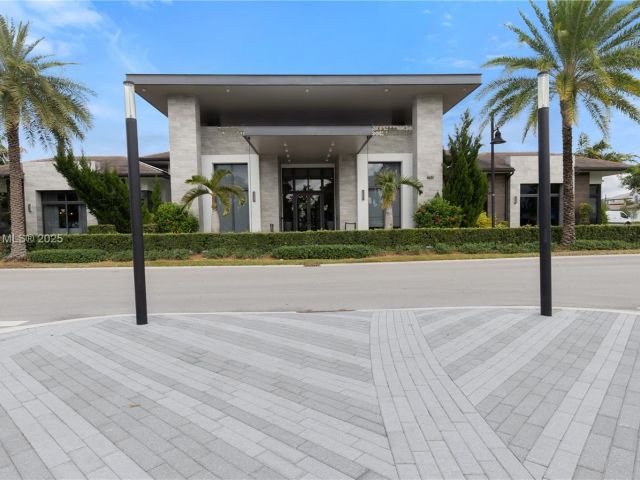 Продажа дома по адресу 8206 NW 43rd St - фото 5586034