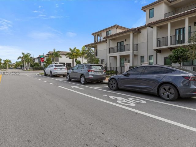 Продажа дома по адресу 8206 NW 43rd St - фото 5586035