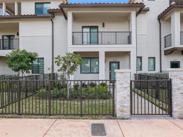 Продажа дома по адресу 8206 NW 43rd St - фото 5586036