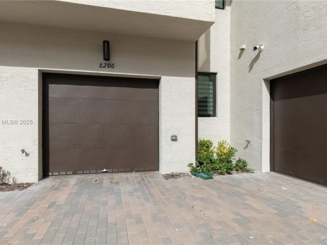 Продажа дома по адресу 8206 NW 43rd St - фото 5586037