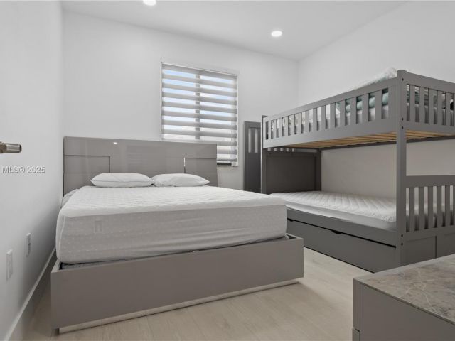 Продажа дома по адресу 8206 NW 43rd St - фото 5586041