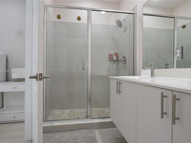 Продажа дома по адресу 8206 NW 43rd St - фото 5586042