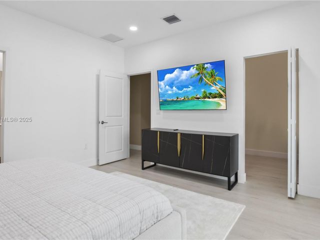 Продажа дома по адресу 8206 NW 43rd St - фото 5586043