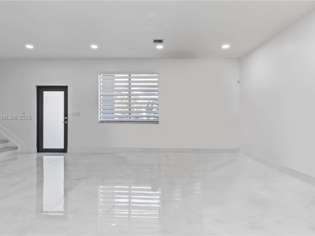 Продажа дома по адресу 8206 NW 43rd St - фото 5586047