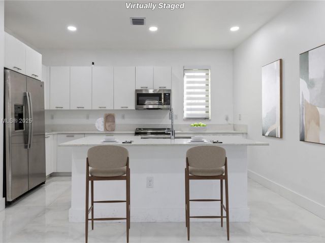 Продажа дома по адресу 8206 NW 43rd St - фото 5586050