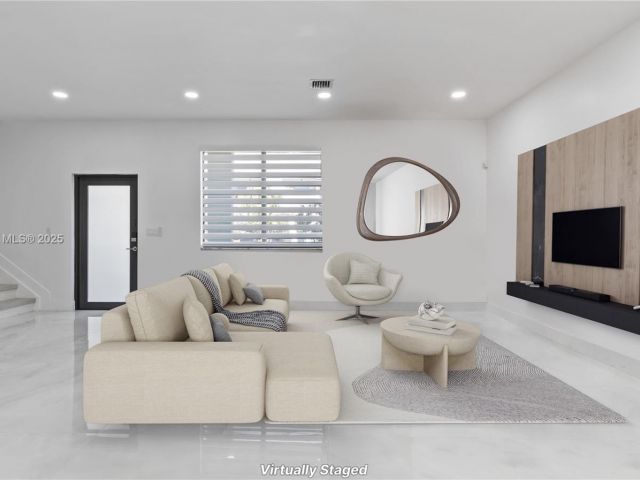 Продажа дома по адресу 8206 NW 43rd St - фото 5586051