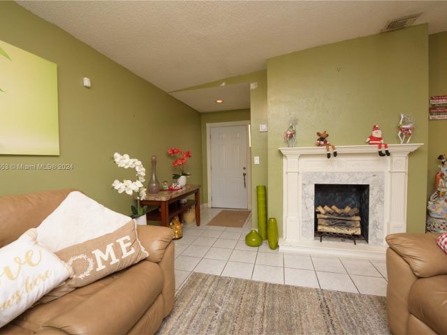 Продажа дома по адресу 19224 SW 122nd Ct - фото 6270909