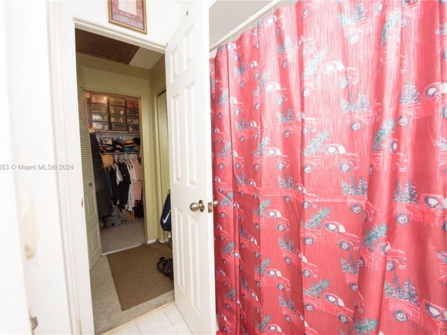 Продажа дома по адресу 19224 SW 122nd Ct - фото 6270912