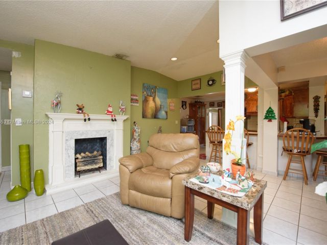 Продажа дома по адресу 19224 SW 122nd Ct - фото 6270915