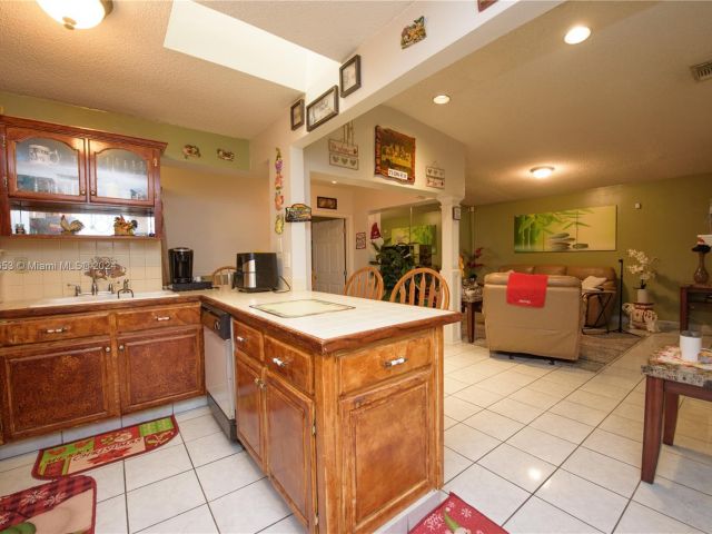 Продажа дома по адресу 19224 SW 122nd Ct - фото 6270920