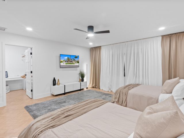 Дом в аренду по адресу 516 Royal Plaza Drive - фото 6233991