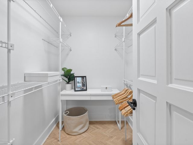 Дом в аренду по адресу 516 Royal Plaza Drive - фото 6233993