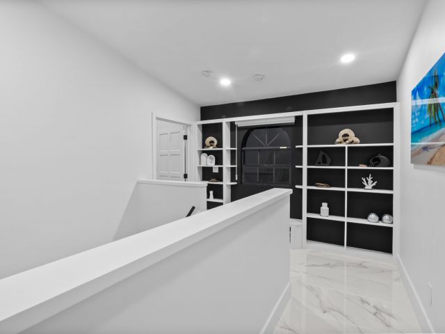 Дом в аренду по адресу 516 Royal Plaza Drive - фото 6233995