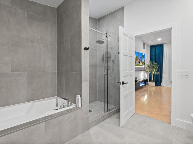 Дом в аренду по адресу 516 Royal Plaza Drive - фото 6234000