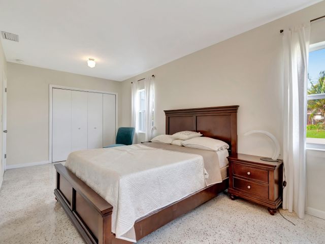 Продажа дома по адресу 234 NE 20th Street - фото 5754499