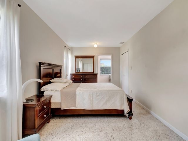 Продажа дома по адресу 234 NE 20th Street - фото 5754500