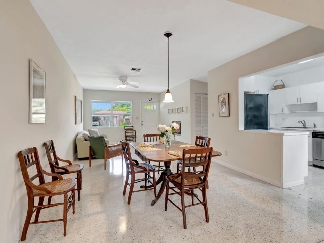 Продажа дома по адресу 234 NE 20th Street - фото 5754506