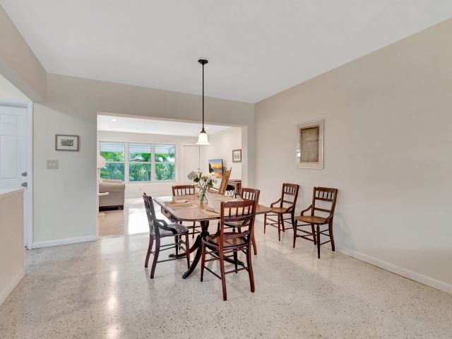 Продажа дома по адресу 234 NE 20th Street - фото 5754507