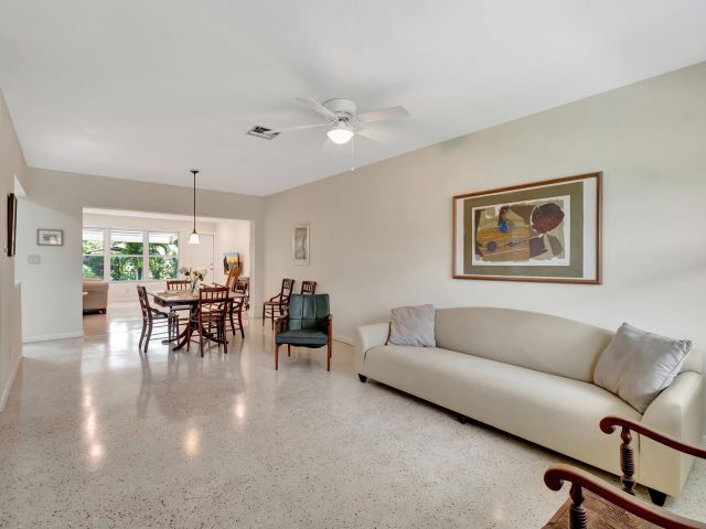 Продажа дома по адресу 234 NE 20th Street - фото 5754508