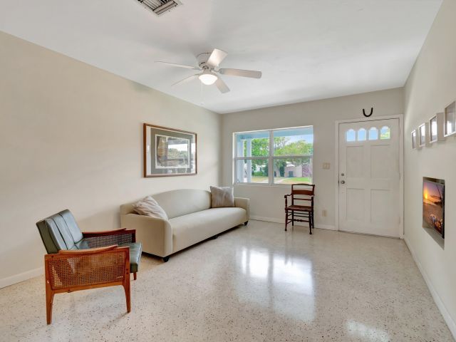 Продажа дома по адресу 234 NE 20th Street - фото 5754509