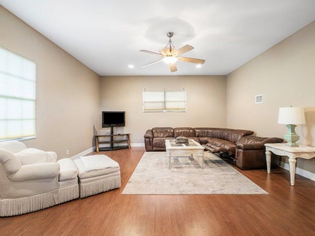 Дом в аренду по адресу 11538 Persimmon Boulevard - фото 6506528