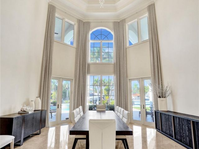 Продажа дома по адресу 642 Palm Dr - фото 5753155