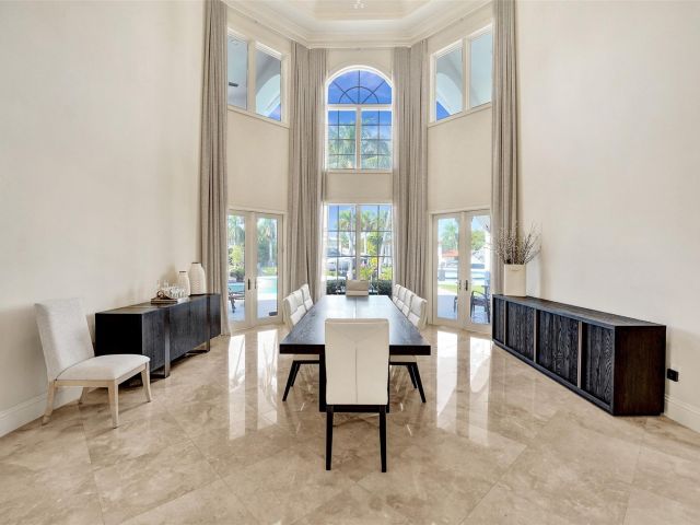 Продажа дома по адресу 642 Palm Dr - фото 5753156